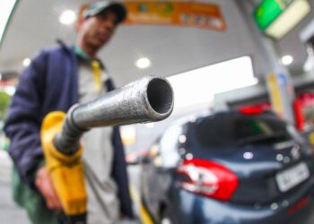 Petrobras reajusta gasolina, e alta na bomba deve ser de ao menos 2,5%, segundo analistas