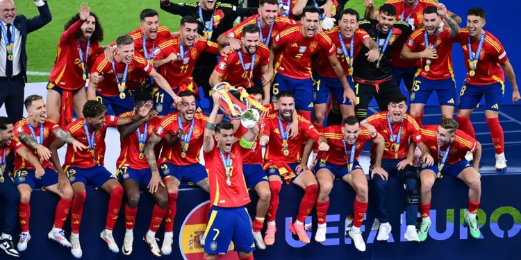 Espanha é tetracampeã e se torna maior vencedora da Eurocopa