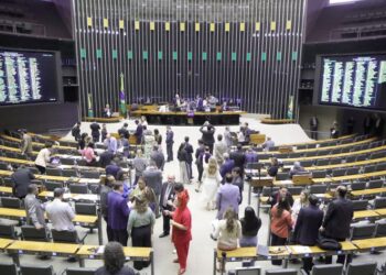 Câmara dos Deputados aprova PEC da Anistia, que livra partidos políticos de multas de até R$ 23 bilhões