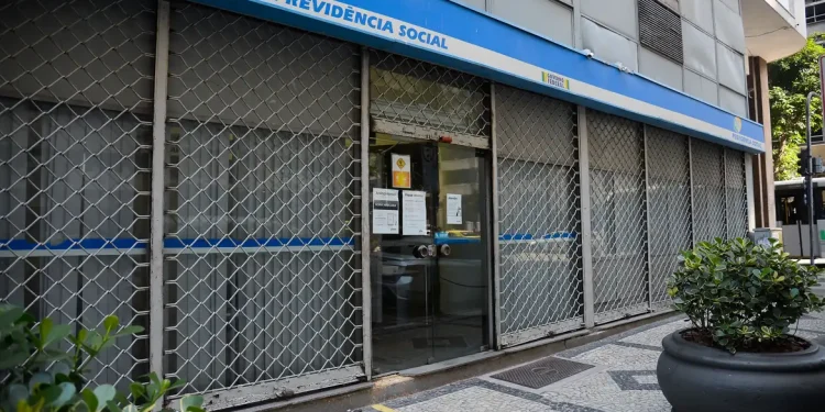 Estagiário do INSS é preso por fraudar crédito consignado em Salvador