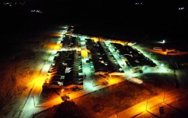 Prefeita de Lagarto assina ordem de serviço para instalação de mais 1000 lâmpadas de LED