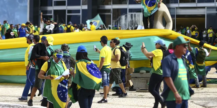 Moraes mantém prisão de condenada pelos atos de 8 de janeiro