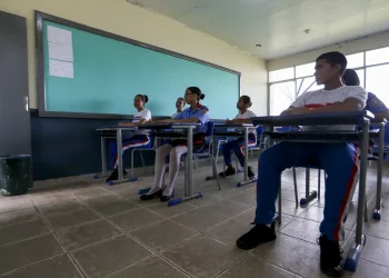 Teto de gastos e novo arcabouço atrapalham metas do PNE, diz relatório