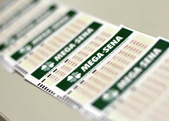 Três apostas acertam as seis dezenas da Mega-Sena