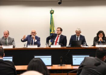 Presidente da FNP, Edvaldo defende reforma tributária mais justa em debate na Câmara Federal