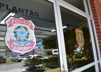 PF prende 2 homens em flagrante por uso de documento falso em Dores