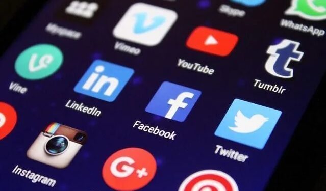 Redes sociais são usadas por 65% dos brasileiros para compras online, revela pesquisa