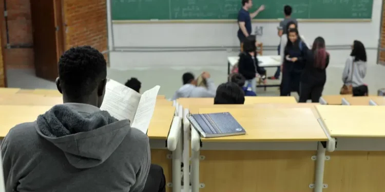 Prouni terá mais de 240 mil bolsas no segundo semestre