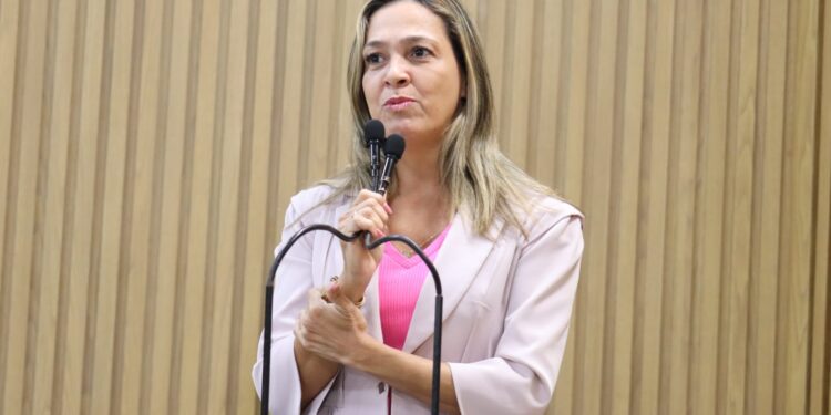 Sheyla cobra pagamento de dívida do Estado com o Hospital de Amor de Lagarto 