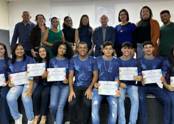 Colégio Estadual Murilo Braga realiza premiação para alunos bolsistas no Pibic-Jr