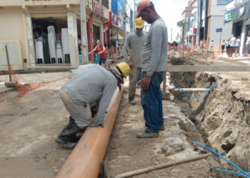 Deso amplia a rede de esgotamento sanitário no município de Simão Dias