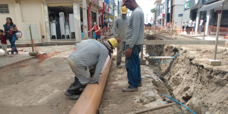 Deso amplia a rede de esgotamento sanitário no município de Simão Dias