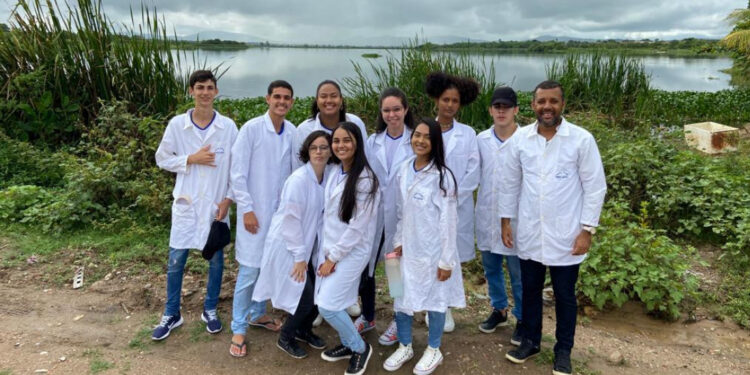 Alunas da rede estadual de ensino recebem 1º, 2º e 3º lugares no Prêmio João Ribeiro