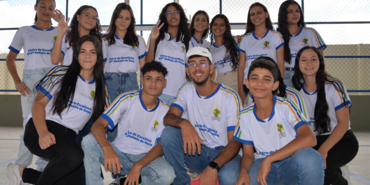 Comunidade de Santa Rosa do Ermírio ganha primeira quadra poliesportiva estadual