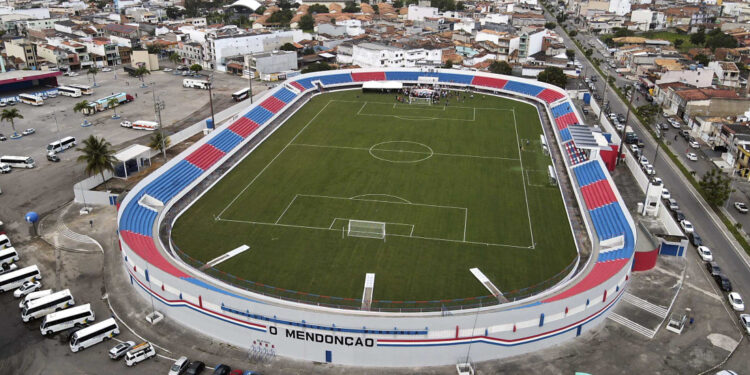 Governador Fábio Mitidieri entrega estádio Mendonção em Itabaiana
