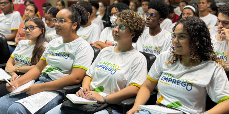 Mais três turmas do Primeiro Emprego iniciam a prática do programa