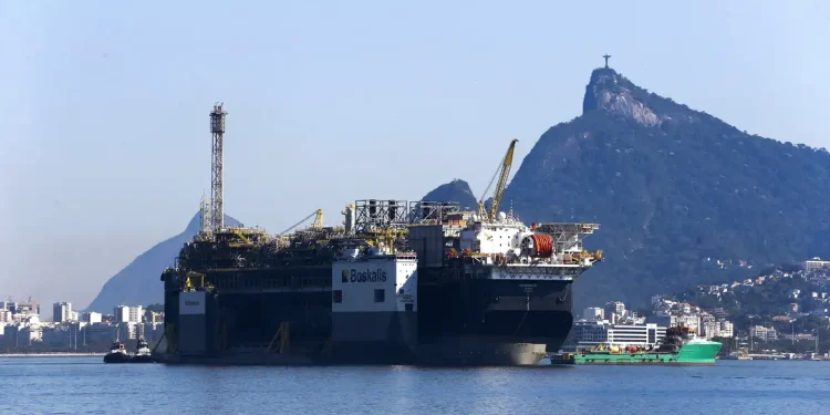 Petrobras: produção de petróleo e gás natural aumenta 2,4% em um ano