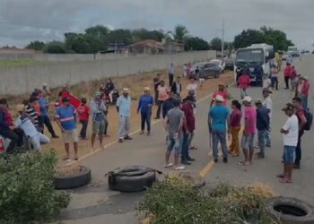 Produtores protestam por falta de pagamento de energia nos perímetros irrigados