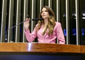Yandra Moura apresenta Projeto de Lei que incentiva contratação de mães atípicas