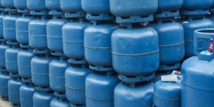 Programa Gás para Todos vai distribuir botijões para 20 milhões de famílias no país
