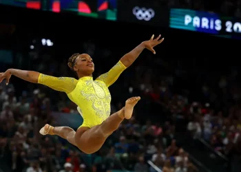 Rebeca Andrade é prata no individual geral na ginástica em Paris