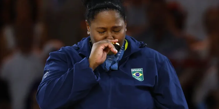 Judoca Beatriz Souza conquista o primeiro ouro brasileiro em Paris