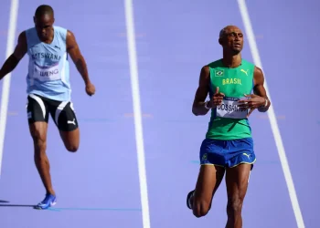 Alison dos Santos garante presença na final dos 400 m com barreiras