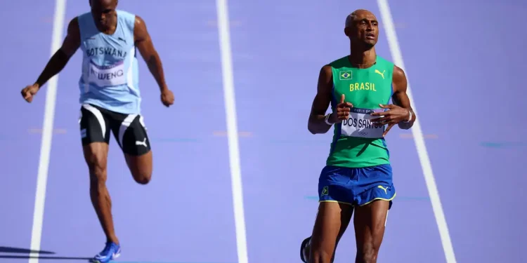 Alison dos Santos garante presença na final dos 400 m com barreiras
