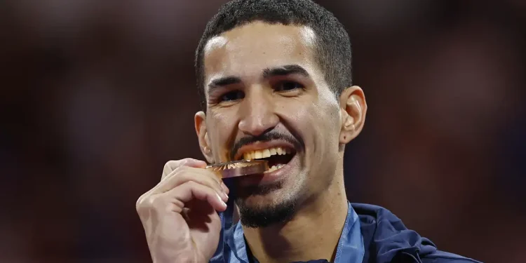 Edival Pontes conquista bronze para o Brasil no taekwondo