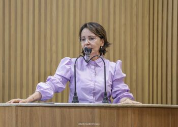Emília aponta solução para falta de remédios nas UBSs de Aracaju