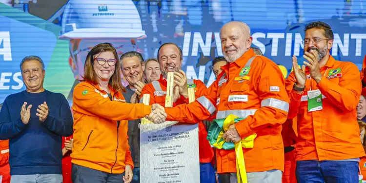 Com R$ 870 mi investidos, fábrica de fertilizantes é reativada no PR