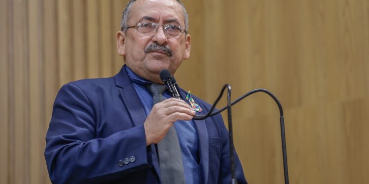 “A SMMT é uma vergonha para os aracajuanos”, afirma vereador Cícero do Santa Maria