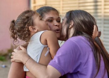Yandra visita bairros e conversa com aracajuanos sobre como construir uma cidade