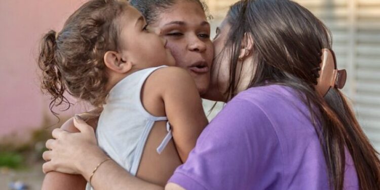 Yandra visita bairros e conversa com aracajuanos sobre como construir uma cidade