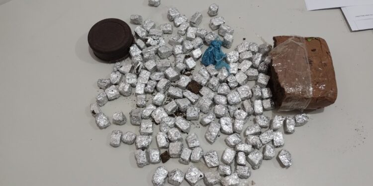 Ação conjunta prende traficante e fecha ponto de tráfico em Poço Verde