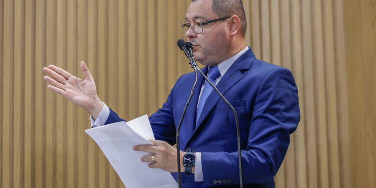 Eduardo Lima externa indignação ao saber que comida estragada está sendo ofertada