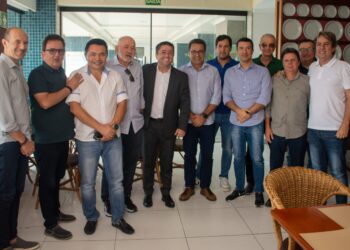 Luiz Roberto e Fabiano expõem projeto e diretrizes para o turismo à diretoria da ABIH