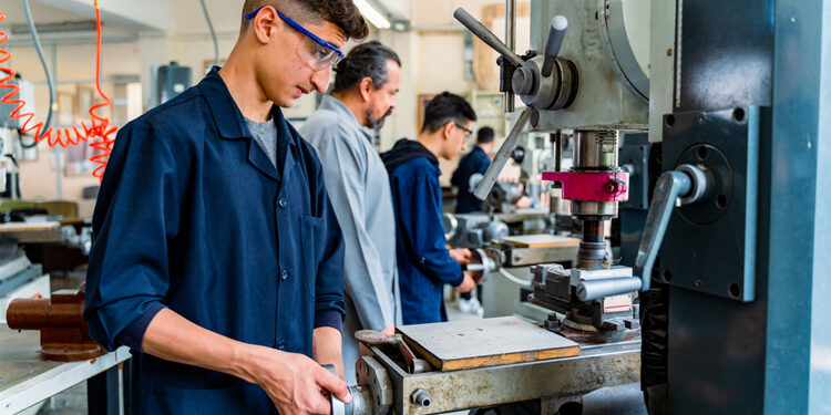 Mais de 40% dos jovens no Brasil sabem pouco ou desconhecem o que é ensino técnico, atesta pesquisa