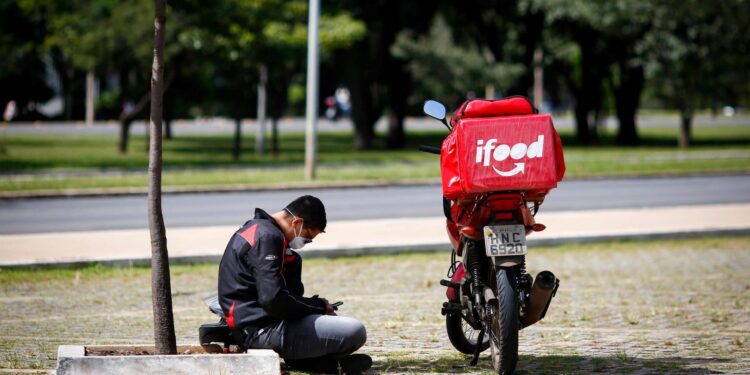 STF reconhece vínculo de entregador de aplicativo com empresa