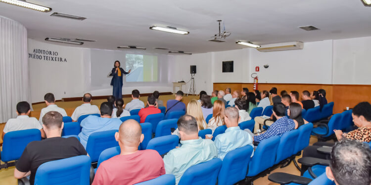 Emília apresenta soluções para recuperar e modernizar o Centro