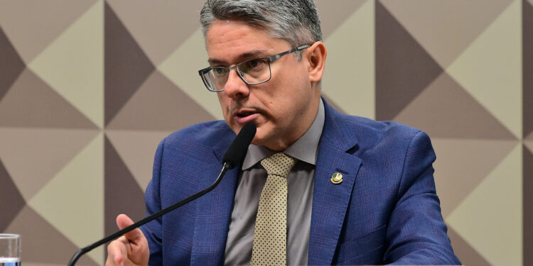 Projeto de Alessandro garante apoio para elaboração e atualização de planos diretores