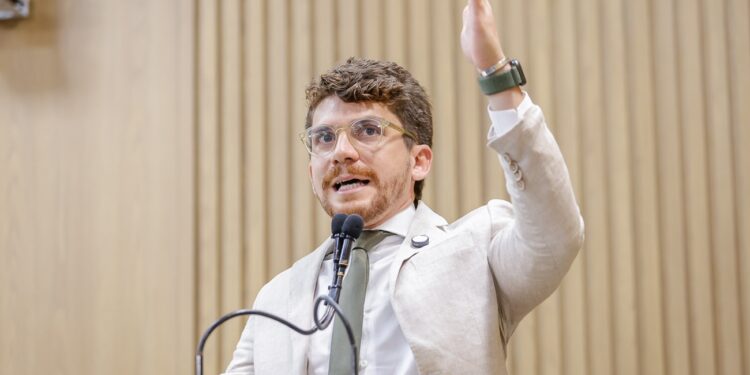 Porto do Gringo: “A comunidade merece respeito do poder público”, afirma Breno Garibalde