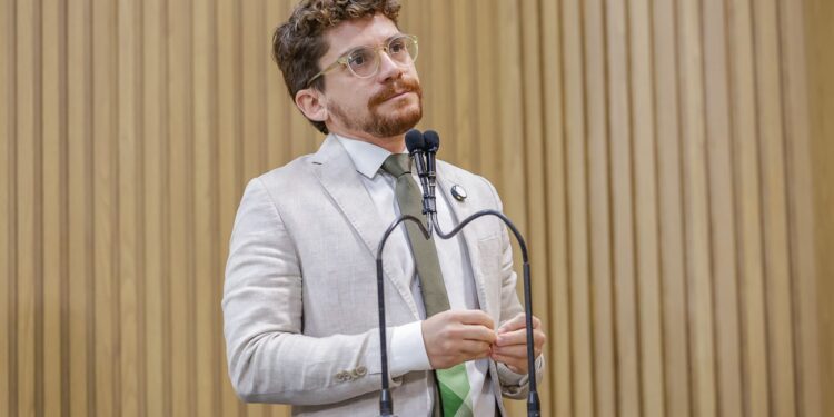 “Que desenvolvimento é esse que desmata a cidade?”, questiona Breno Garibalde