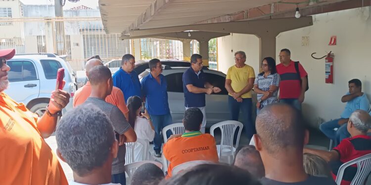 Luiz Roberto participa de reunião com cooperativas de táxis-lotação