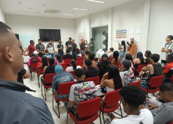 Luiz Roberto reúne-se com representantes dos motoboys e mototáxis