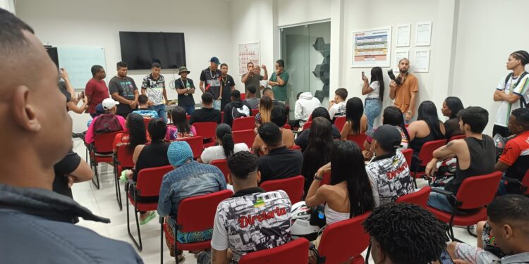 Luiz Roberto reúne-se com representantes dos motoboys e mototáxis