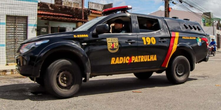 Homem é preso acusado de agredir a namorada no Orlando Dantas