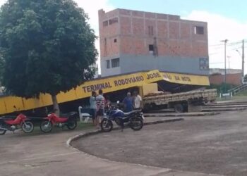 Estrutura de rodoviária desaba após ventos fortes em Moita Bonita