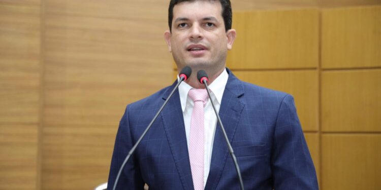 Paulo Júnior ressalta importância da licitação do transporte público