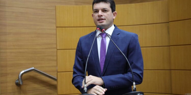 Deputado Paulo Júnior denuncia falta de medicamentos no Case